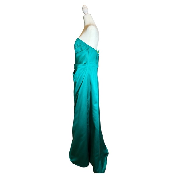 David’s Bridal Emerald Green Bridesmaid/Formal Dress.  Size 12. - Picture 8 of 11